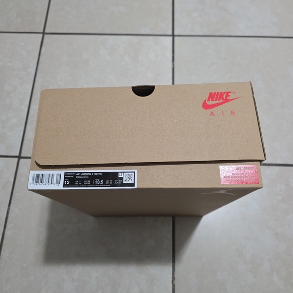 Empty Shoe Box - Picture 3 of 7